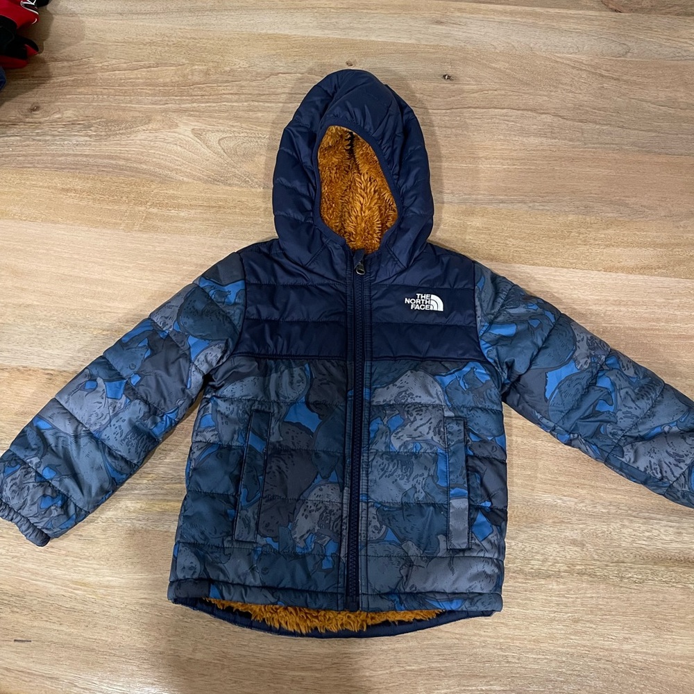 The north face 3T jacket - reversible and like new!